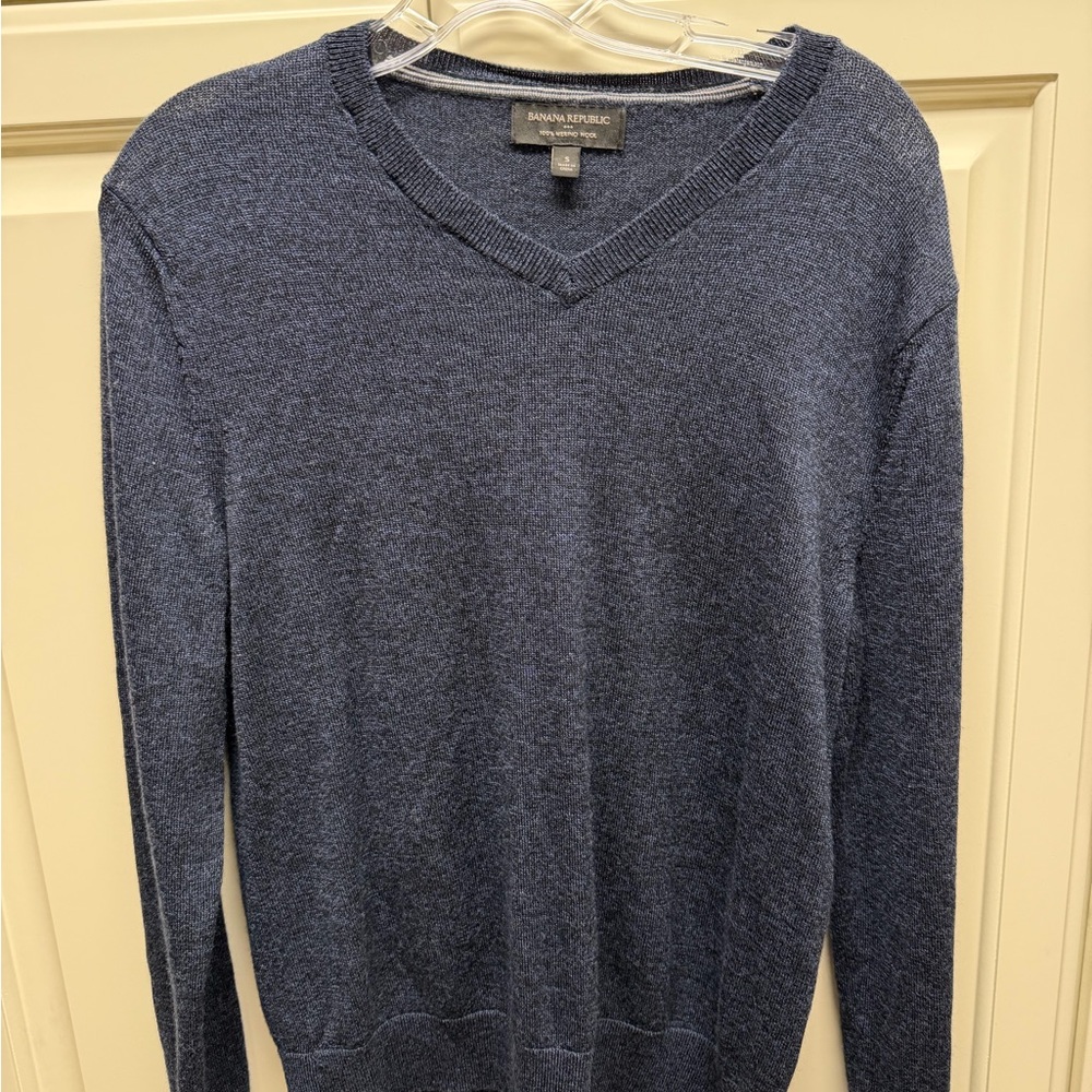 Banana Republic Men's Heathered Navy V-Neck Sweater